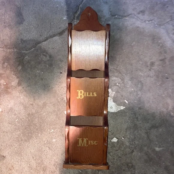 📬✉️ Vintage 1970s / 1980s Straw Wooden Gold Ink Wall Organizer for Mail 📦📭 - Picture 1 of 7